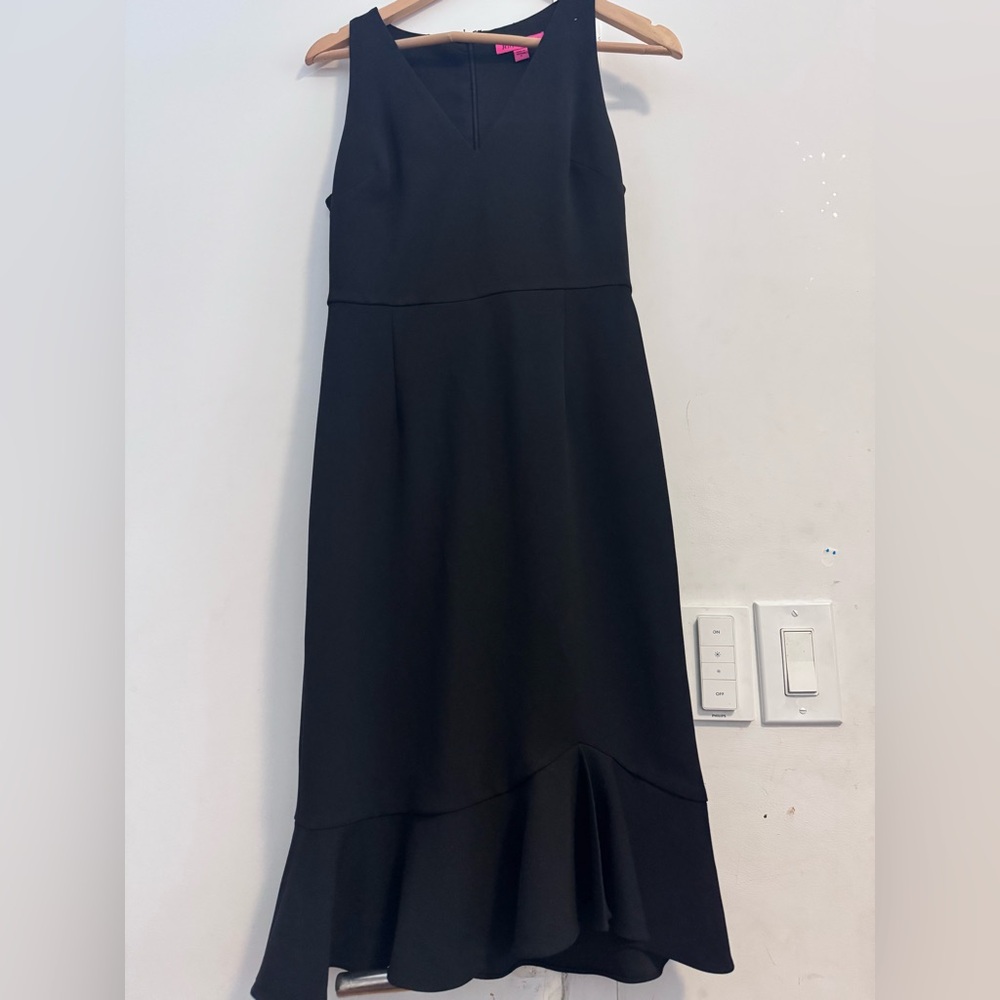 Betsey Johnson V Neck  Black dress Size 2 Zip Back